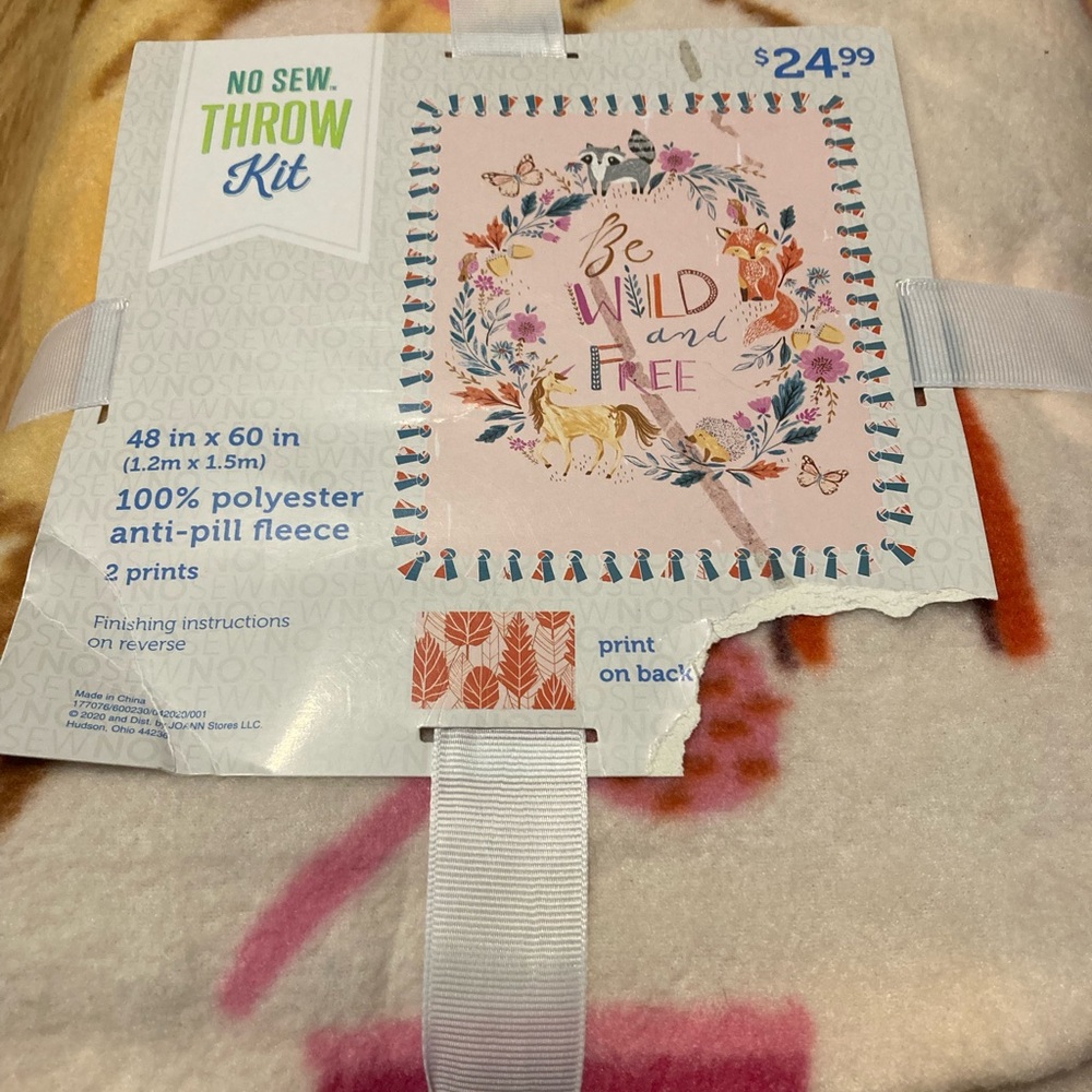 No Sew Throw Kit - Be Wild and Free Fleece Tie Blanket Kit NWT